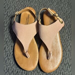 SOPHIA MILANO Blush Pink Thong Leather Sandals. Made In ITALY Women’s Size 8.